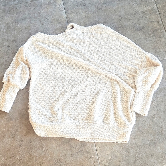 NWOT..Cold Shoulder sweater - Picture 3 of 8